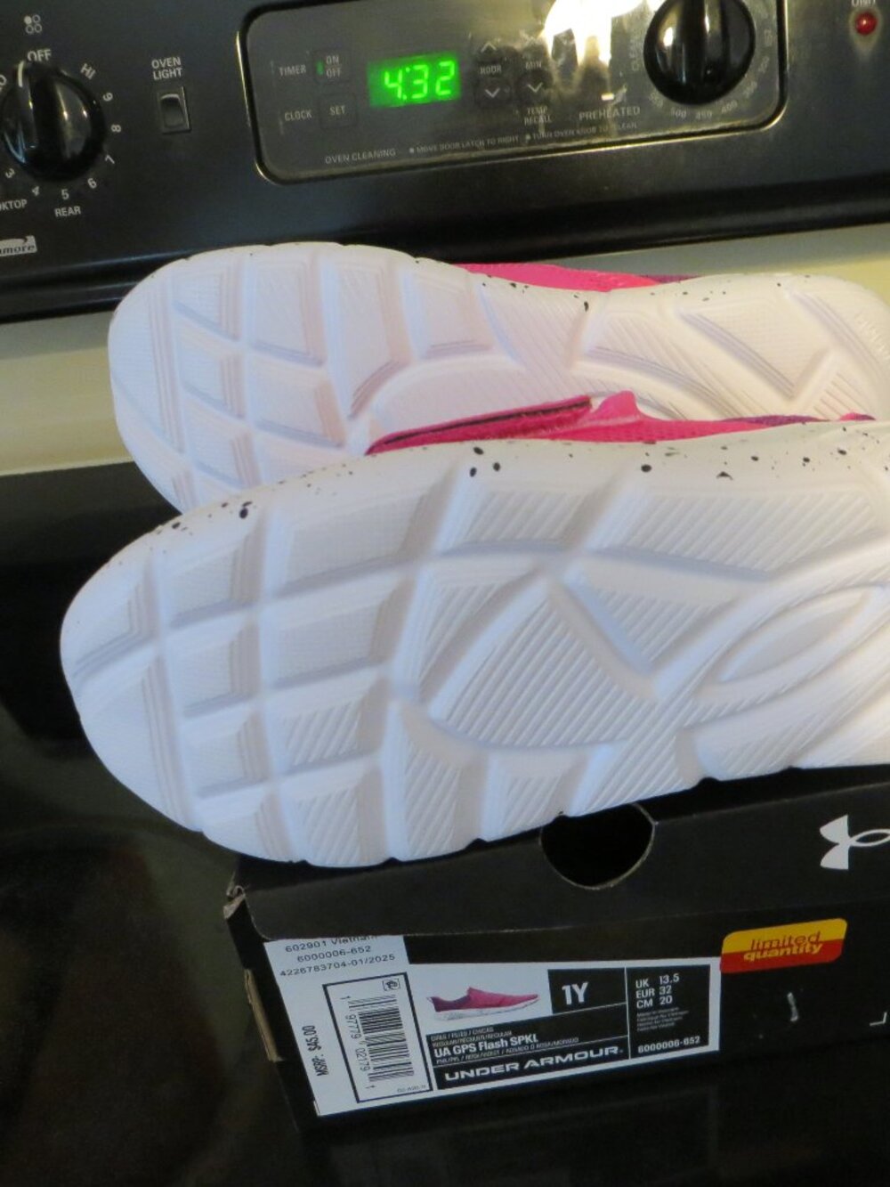 Girl's Under Armour GPS Flash Spkl Sneakers - Picture 5 of 5
